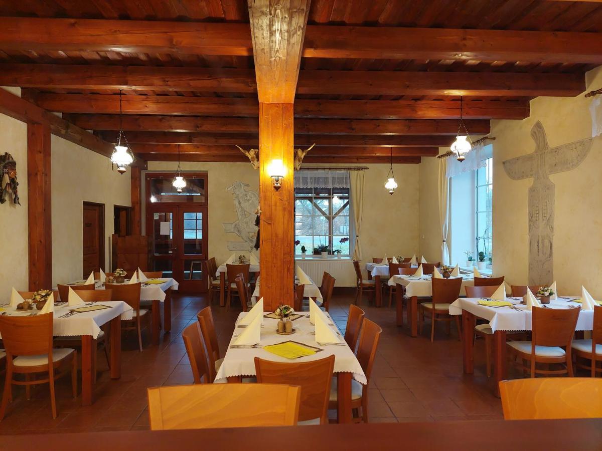 Penzion Country Steak Restaurant Lanškroun エクステリア 写真