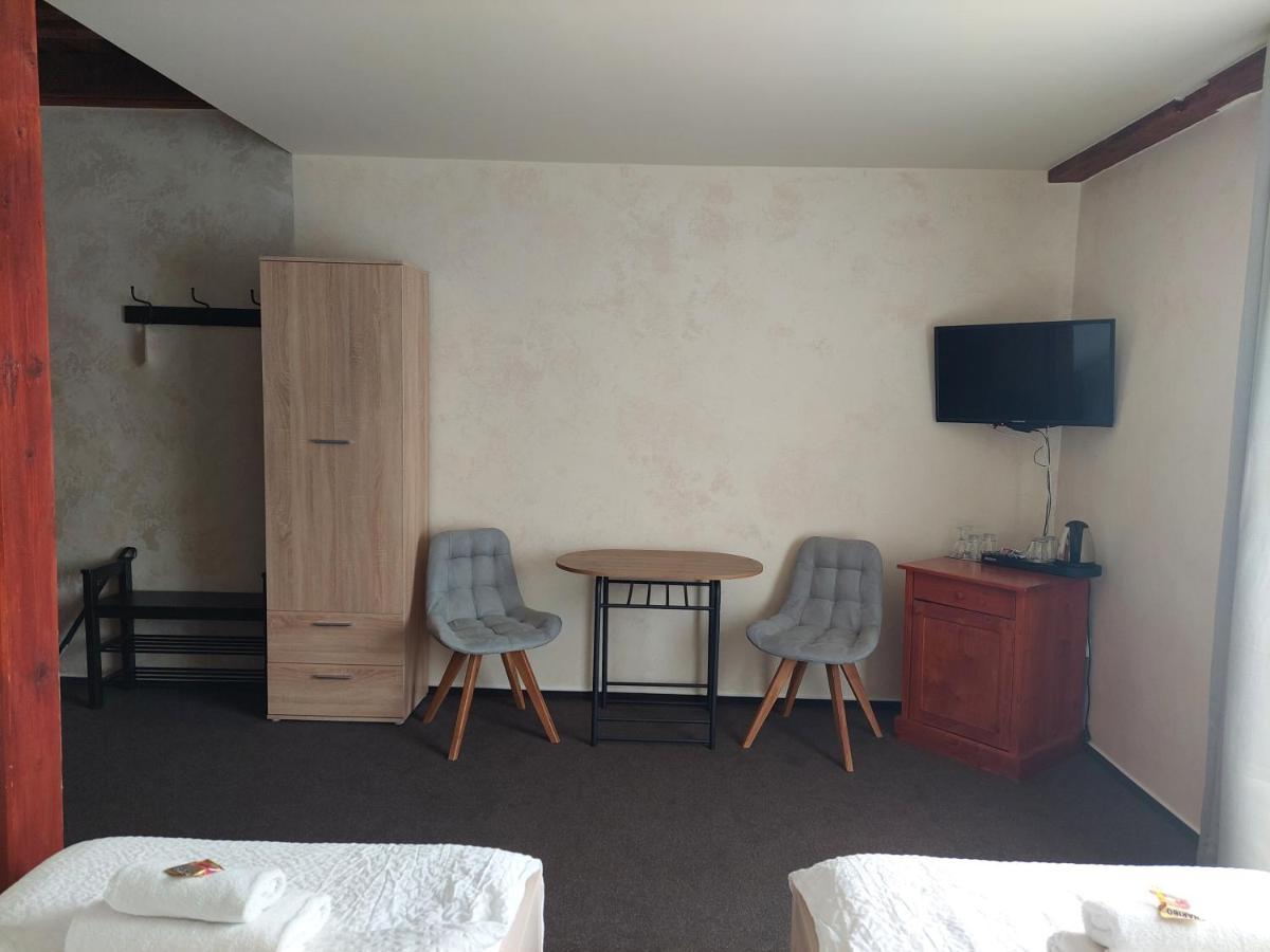 Penzion Country Steak Restaurant Lanškroun エクステリア 写真